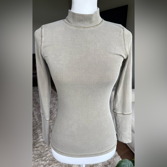 Free People Tops - Free People Army Green Turtleneck Top, Size Small
